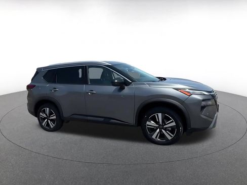 Used 2026 Nissan Rogue SL AWD/4WD image 2