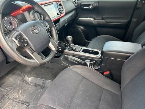 Certified 2018 Toyota Tacoma TRD Sport w/ Technology Package image 12