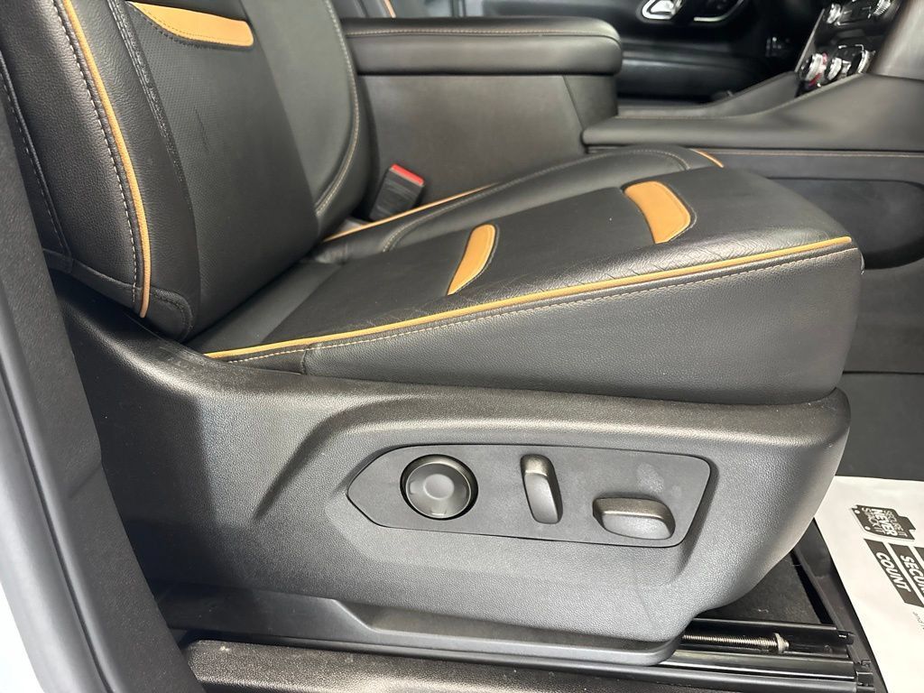 Used 2024 GMC Yukon AT4 w/ Technology Package AWD/4WD image 14
