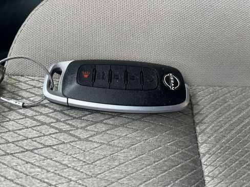 Used 2025 Nissan Rogue SV image 18