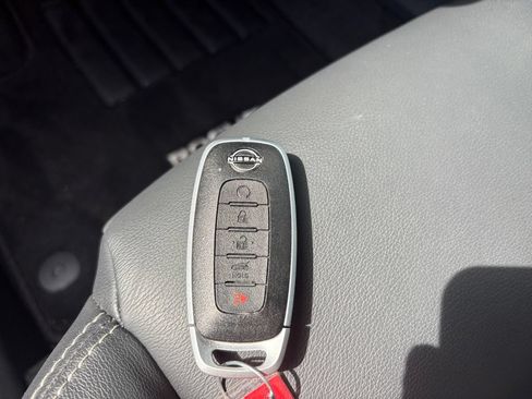 Used 2025 Nissan Rogue SL FWD image 32