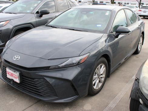 Used 2025 Toyota Camry LE w/ Convenience Package FWD image 4