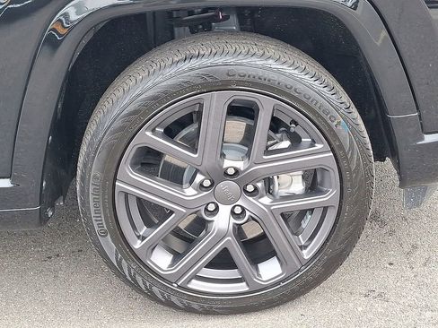 Certified 2024 Jeep Compass Limited w/ High Altitude Package image 8