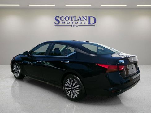 Used 2024 Nissan Altima 2.5 SV FWD image 8
