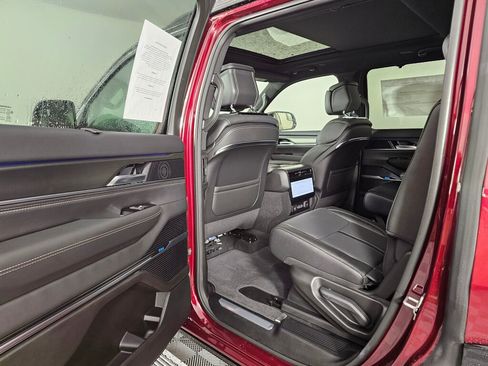 New 2026 Jeep Grand Wagoneer Summit image 33