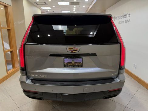 Used 2025 Cadillac Escalade ESV Sport w/ Touring Package image 4