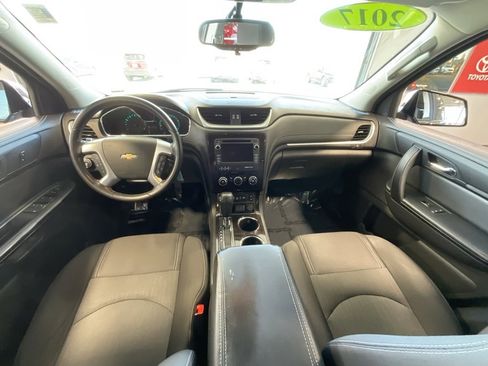 Used 2017 Chevrolet Traverse LT w/ Style and Technology Package image 8