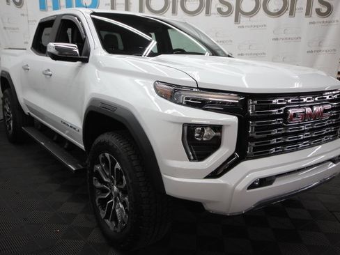 Used 2023 GMC Canyon Denali image 10