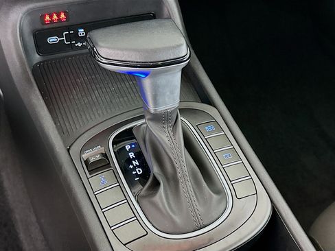 Used 2025 Hyundai Kona SEL image 24