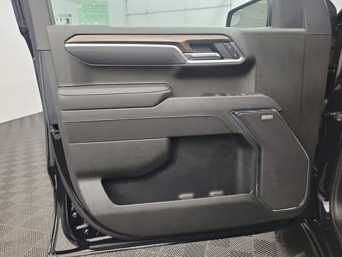 Used 2025 Chevrolet Silverado 1500 LT Trail Boss w/ Convenience Package II image 19