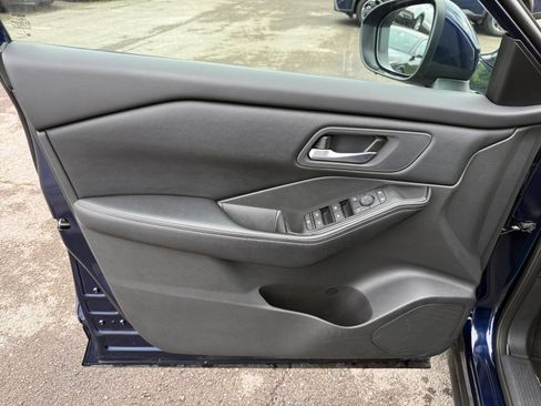 Used 2025 Nissan Rogue SV FWD image 18