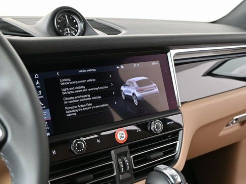 Certified 2026 Porsche Macan image 11