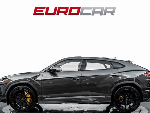 Used 2022 Lamborghini Urus image 2