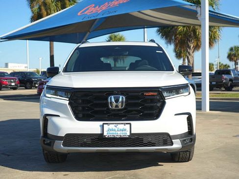 Used 2025 Honda Pilot TrailSport image 6