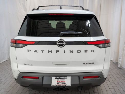 New 2026 Nissan Pathfinder Platinum image 5