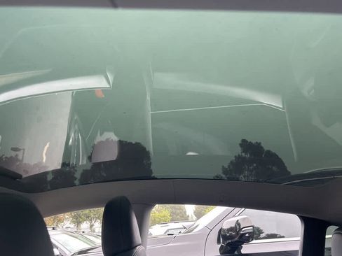 Used 2024 Tesla Model Y Long Range image 8