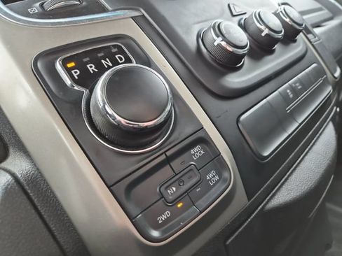 Used 2015 RAM 1500 Classic SLT AWD/4WD image 17