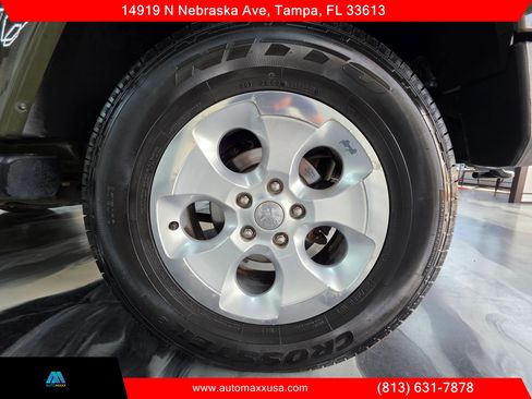Used 2015 Jeep Wrangler Sahara w/ Connectivity Group AWD/4WD image 28
