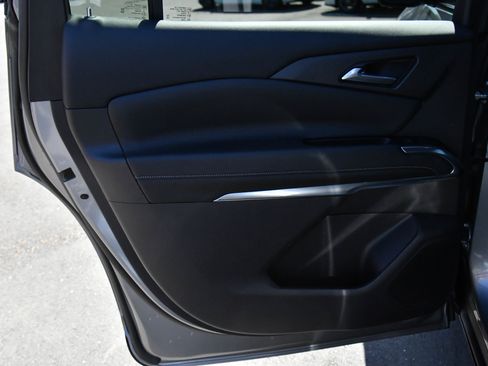 Used 2024 Chevrolet Traverse LT FWD image 42