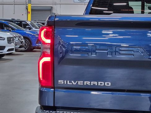 Used 2021 Chevrolet Silverado 1500 High Country w/ Technology Package AWD/4WD image 18