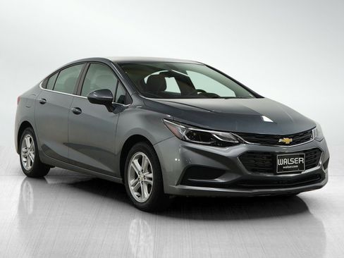 Used 2018 Chevrolet Cruze LT w/ Convenience Package image 7