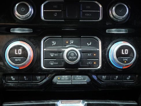Used 2021 GMC Yukon Denali w/ Denali Premium Package AWD/4WD image 23