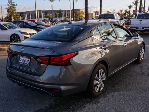 Used 2025 Nissan Altima 2.5 S image 4