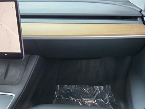 Used 2025 Tesla Model Y Long Range image 35