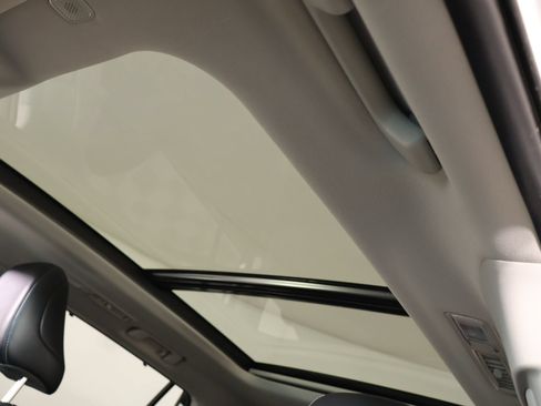 Used 2023 Toyota Highlander Platinum FWD image 16
