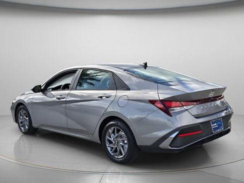 Certified 2024 Hyundai Elantra SEL image 7