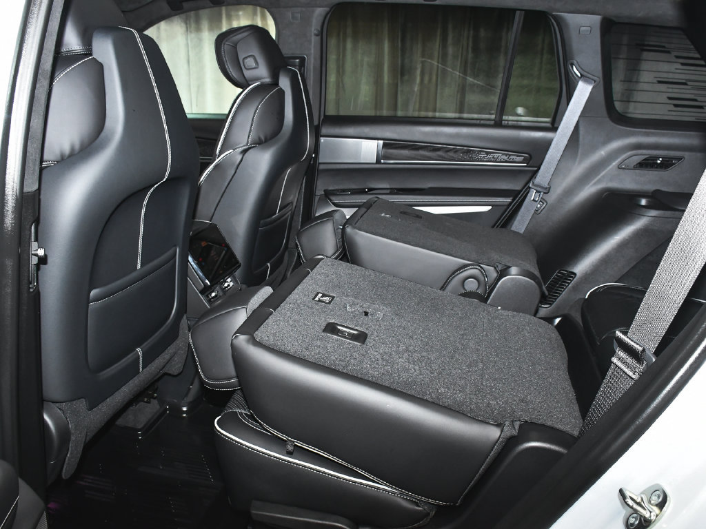 Used 2026 Cadillac Vistiq Platinum w/ LPO, Floor Liner Package AWD/4WD image 52