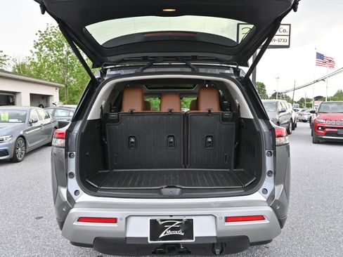 Used 2023 Nissan Pathfinder Platinum w/ Cargo Package AWD/4WD image 22