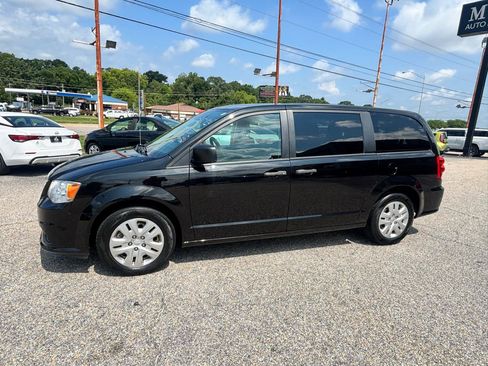 Used 2019 Dodge Grand Caravan SE FWD image 15