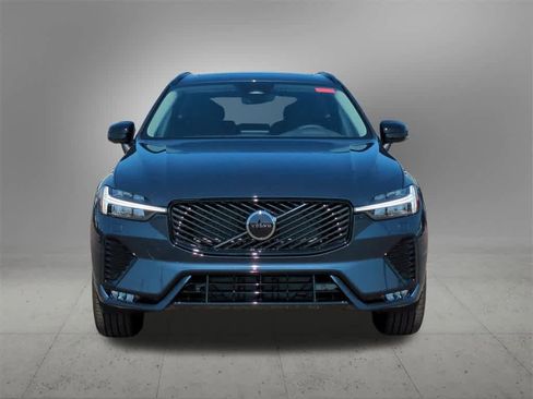 New 2026 Volvo XC60 B5 Core w/ Protection Package Premier image 9