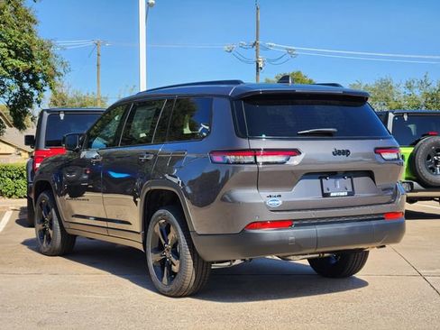 New 2025 Jeep Grand Cherokee L Limited w/ Black Appearance Package AWD/4WD image 4