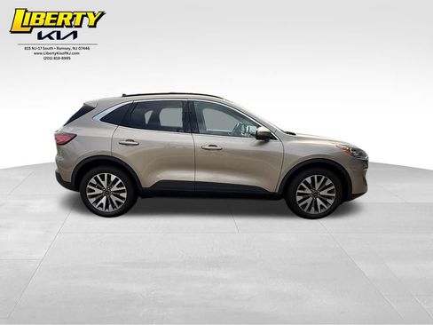 Used 2020 Ford Escape Titanium w/ Titanium Premium Package 2.0 AWD/4WD image 8