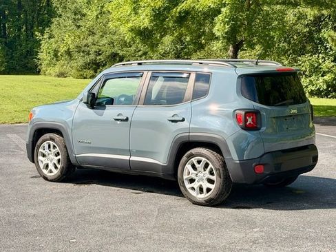 Used 2017 Jeep Renegade Latitude w/ Popular Equipment Group FWD image 4