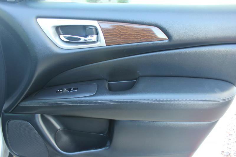 Used 2018 Nissan Pathfinder Platinum w/ Cargo Package FWD image 28
