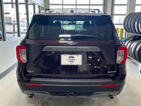 Used 2022 Ford Explorer XLT w/ Equipment Group 202A image 7