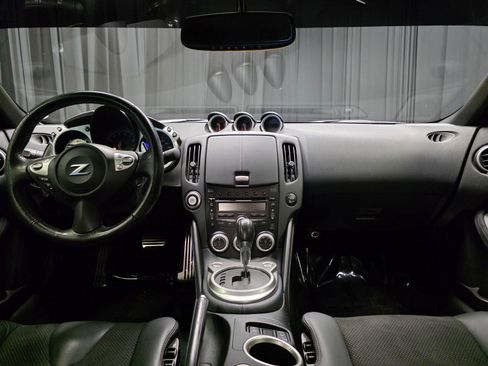Used 2009 Nissan 370Z Touring w/ Sport Pkg RWD image 17