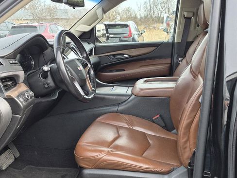 Used 2019 Cadillac Escalade ESV Premium Luxury image 6
