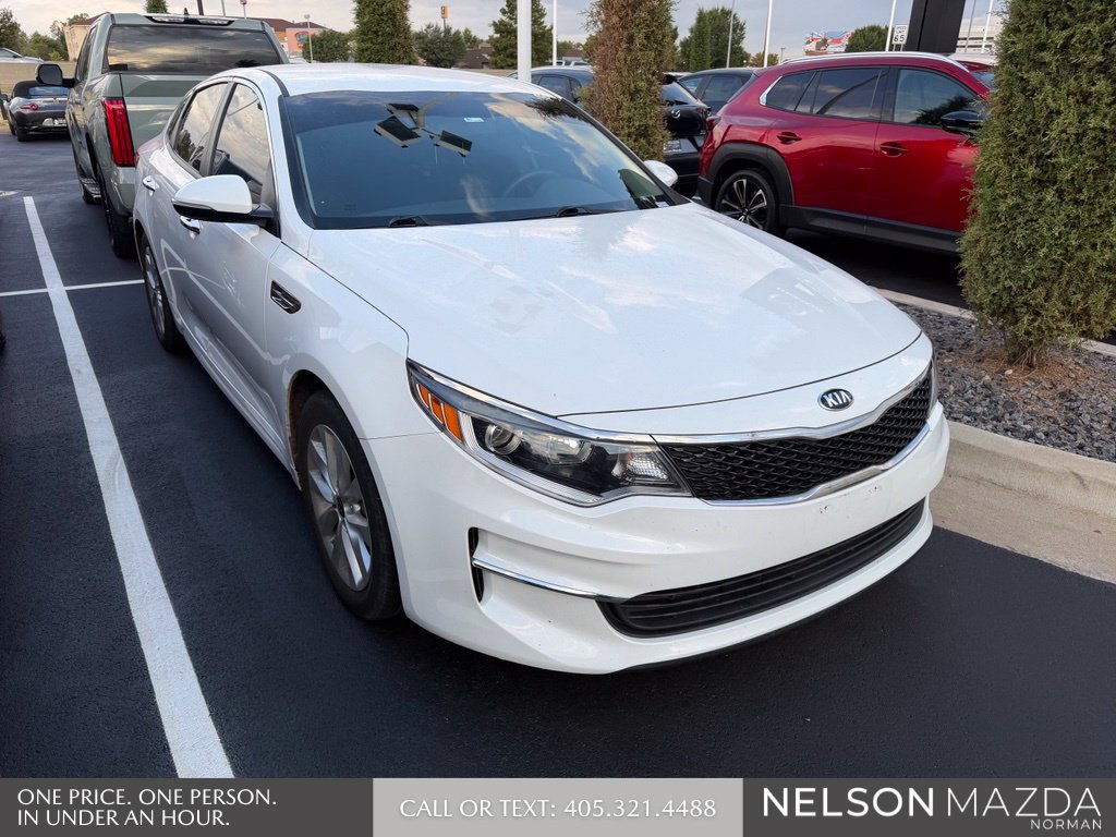 Used 2018 Kia Optima LX w/ 17" Alloy Wheels Package FWD image 3