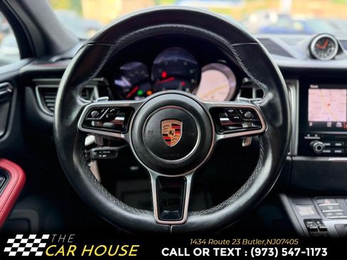 Used 2018 Porsche Macan AWD/4WD image 30