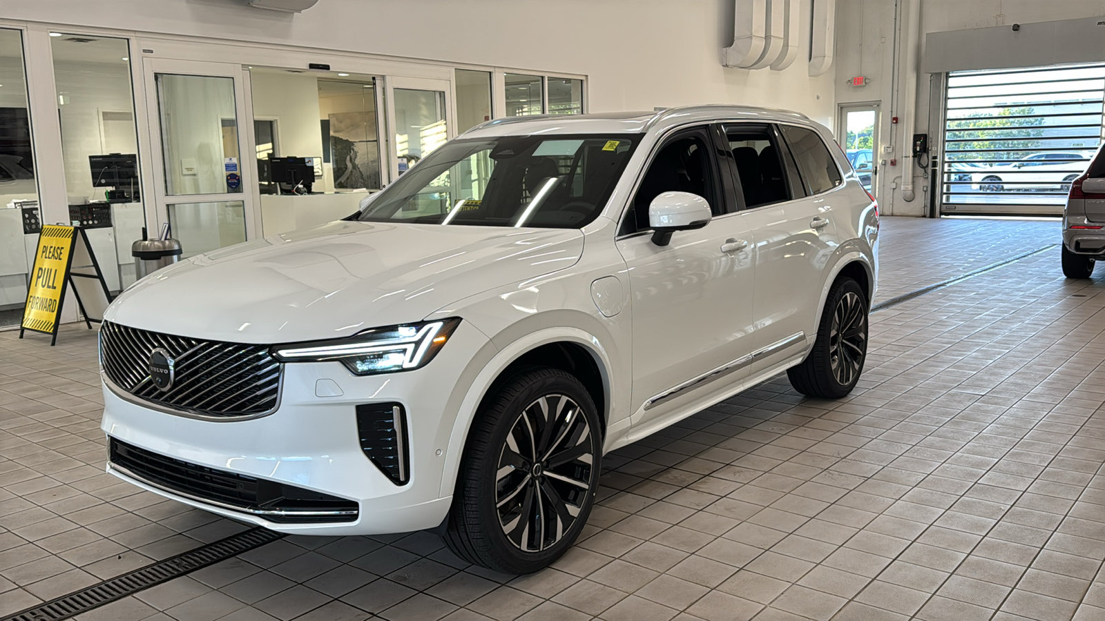 New 2026 Volvo XC90 T8 Plus w/ Protection Package Premier AWD/4WD image 9