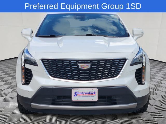 Used 2022 Cadillac XT4 Premium Luxury w/ Cold Weather Package FWD image 2