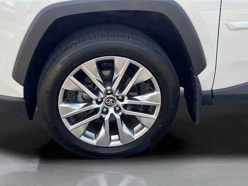Used 2020 Toyota RAV4 Limited FWD image 27