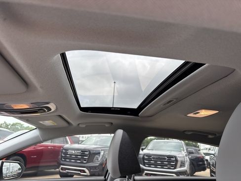 Used 2025 Hyundai Elantra Limited FWD image 15