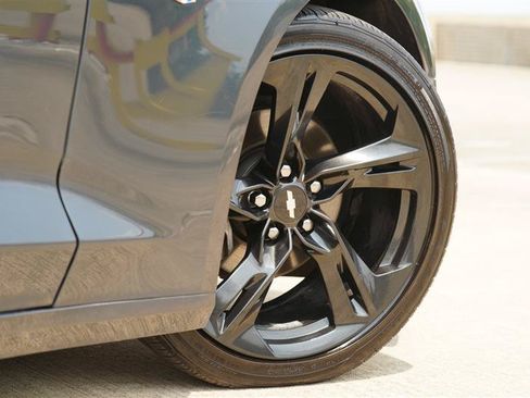 Used 2019 Chevrolet Camaro LT RWD image 18