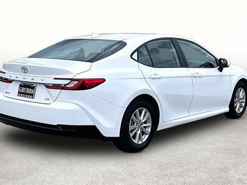 Used 2025 Toyota Camry SE FWD image 2