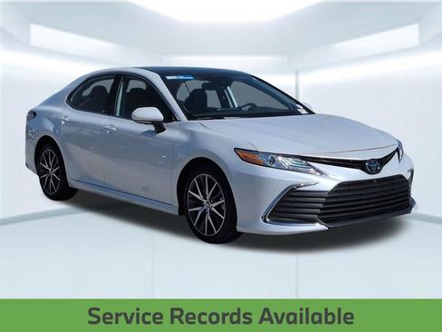 Used 2024 Toyota Camry XLE w/ Navigation Package FWD image 4